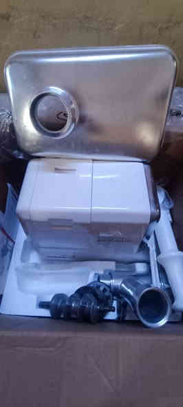 للبيع مثرامة لحم أصلية جديده بالكارتون ملف نحاس مع ملحقاتها منشأ اردني سعر ١٢٥ قفلها مكاني كركوك حي العسكري خلف جامع المعراج موبايل ***********
