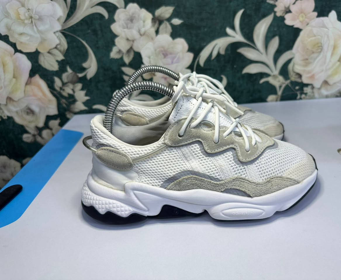 اديداس قياس 38 
السعر 15
النضافة تامة


**إذا كنت صاحب هذا الإعلان وتريد حذفه لأي سبب، رجاءا أرسل رسالة إلى الدعم الفني**