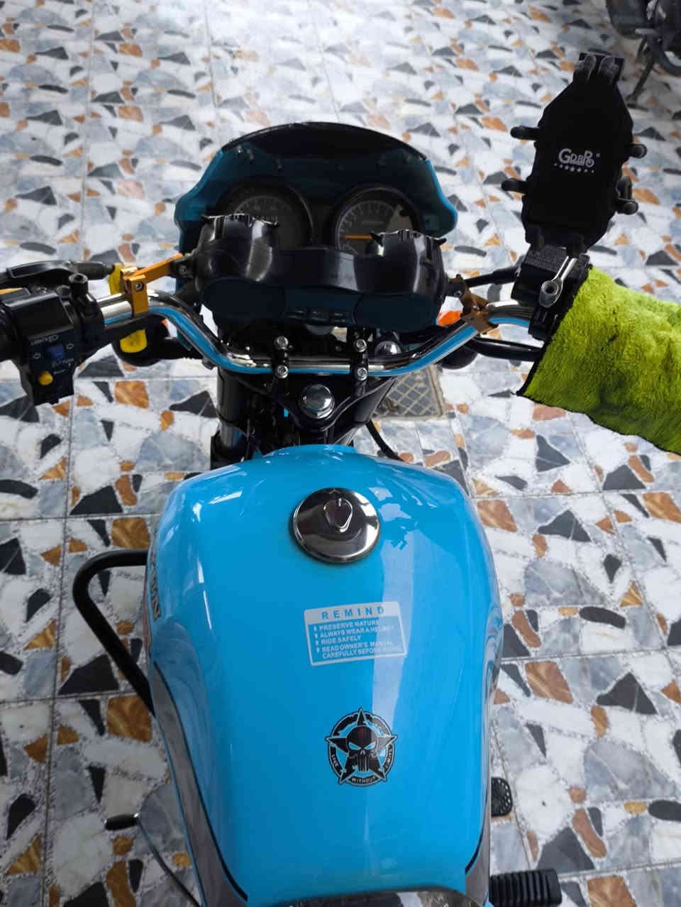 سلام عليكم دايون للبيع موديل 24 طالعه 25 دراجه زيرو دراجه جديده كلش كفاله عامه ماشيه 1900 لون سمائي مكينه 200 ويل 18 القديم دراجه جديده بمعنه الكلمه كله شغال اوراق سكنر 
بس اليدور جديد يجي 
السعر المطلوب 1625 بيه مجال قليل كلش   المكان بابل الحمزه الغربي 
‏‪0777 389 8263‬‏
