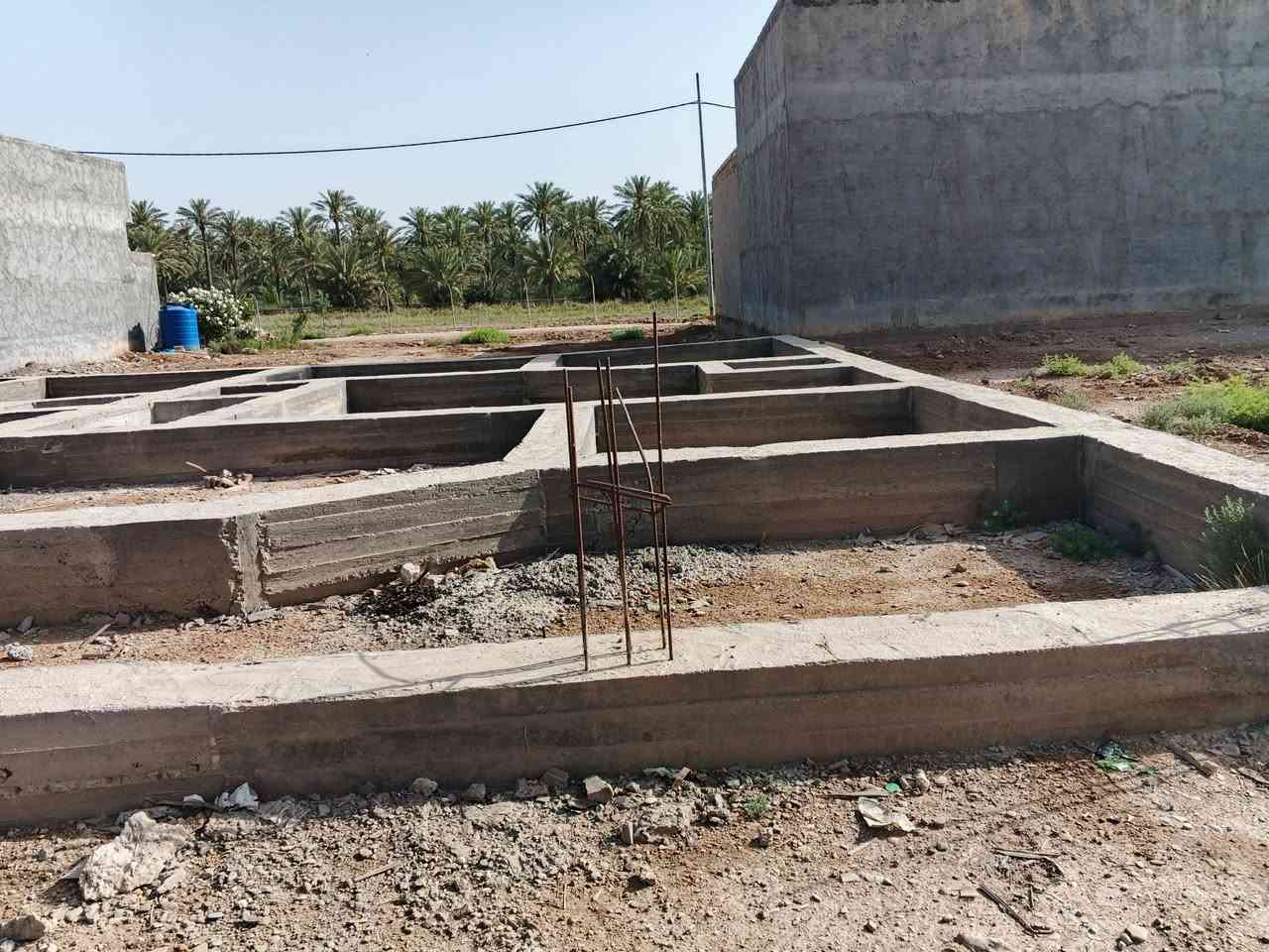 قطعتين للبيع طابو صرف شارع 20 الموضفين
مساحة القطعة الواحدة

 127.5م واجهة 8.5 نزال 15

 بتلو كونكريت يتكون غرف نوم عدد2 صالة صحيات داخل وخارج استقبال ومطبخ 

الموقع نهاية شارع 30 على شارع 20 بصف الركن مال شارع 30

***********      ابو حسن

