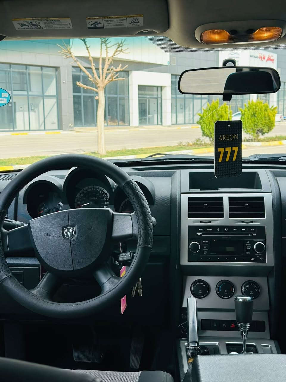 دوج نيترو
موديل 2009
بيهة قطعة صبخ بدون دواخل بدون ضربة 
و بيها بل قمارة جلاتين رايح بدون ضربة بدون حادث 
گير محرك شرط اكسل اب شرط 
السيارة بدون نقص سنوية لوحة جديد 
ماشي 126 
سعرة 100 و مجال 
مكان السيارة: سليمانية 
***********
‎ملاحضة: بدون هذا الرقم
