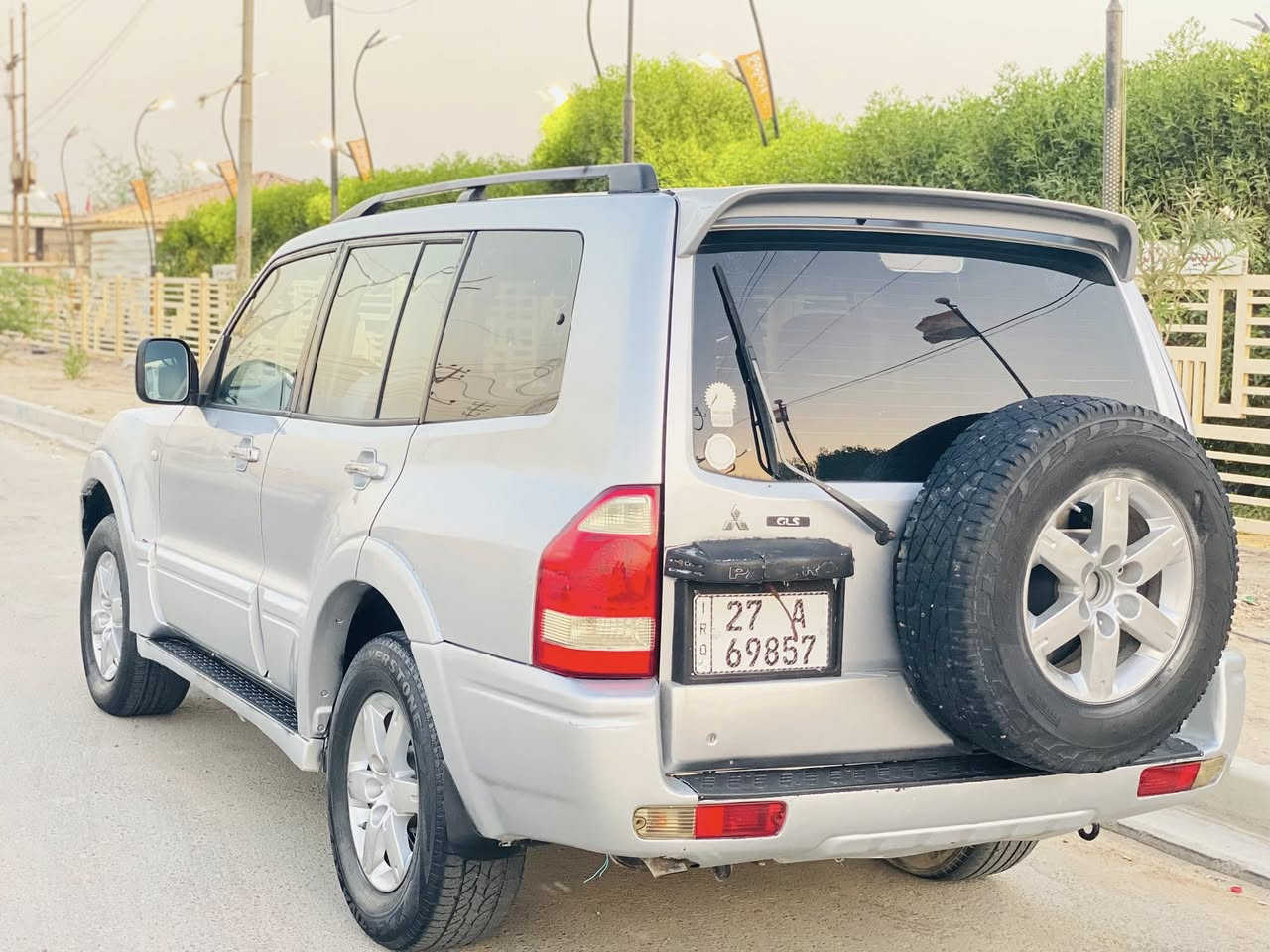سلام عليكم للبيع سيارة باجيرو جديده موديل 2006 رقم إنكليزي جديد بأسمي مشروع وطني تحويل مباشر سيارة كفالة من الضربه و كص ونقل و مكينة وكير فيفتي كفالة سيارة جاهزه حدادة تخم تاير ويل كب جديد مسجل شاشة  كهربائيات شغاله العنوان البصرة الزبير السعر 73 بيع مستعجل  ***********
