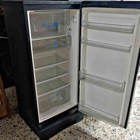 السلام عليكم 
ثلاجه نوع HlTACHI
نضيفه اخت الجديده السعر 225
العنوان بغداد شارع فلسطين 
***********
