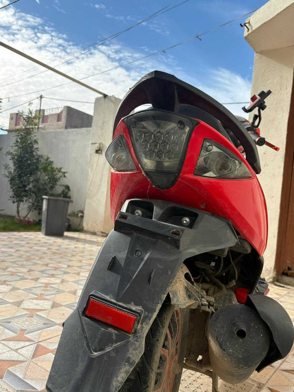 دراجة  ماكس 2025   مابيها اي نقص برغي مامفتوح بيهة  بصمة تشغيل عن بعد  مكان  ديالئ بعقوبة التحرير رقم الهاتف *********** والسعر خاص
