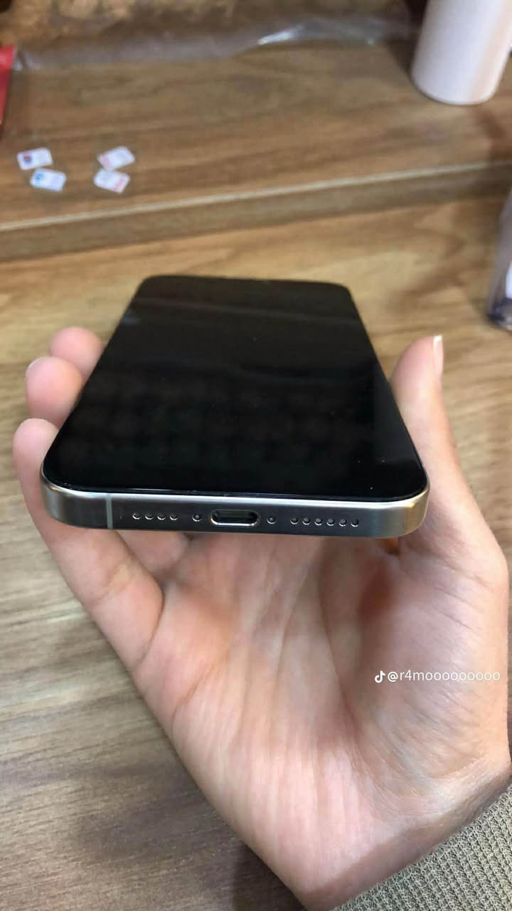 ئایفۆن ١٥ی پڕۆماکس ٢سیمکارت بێ دەستکاری و بێ شوخت 
پاتری ٨٧ ی ٢٥٦گێگا تیتانیۆم ڤێرژنی ٢٦ی لەسەرە 740دۆلارو کەمێک مەجال 
***********
سلێمانی السليمانية, العراق
