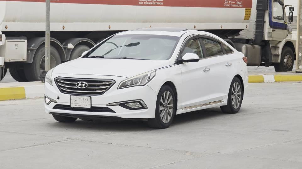 هونداي سوناتا 2016 ،السعر 107 فول 1,1
حادث جاملق وبنيد فخذه تبديل من الربت 
للأستفسار :***********
 محرك 2400 مكينه وگير كفاله ترايك لربيل
حداده جديده ماشيه 81 ميل 
كهربائيات كلهه جاهزه السياره فول للأخير 
رقم بغداد تحويل عنواني البصره البصرة, العراق
