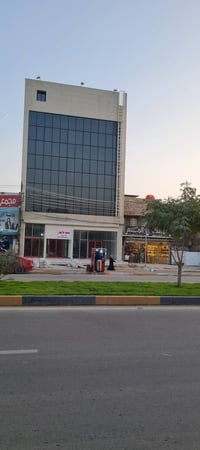 عمارة زيرو موقع مميز للايجار  تتكون من ٤ طوابق بمساحة ٢٥٠ متر لكل طابق...