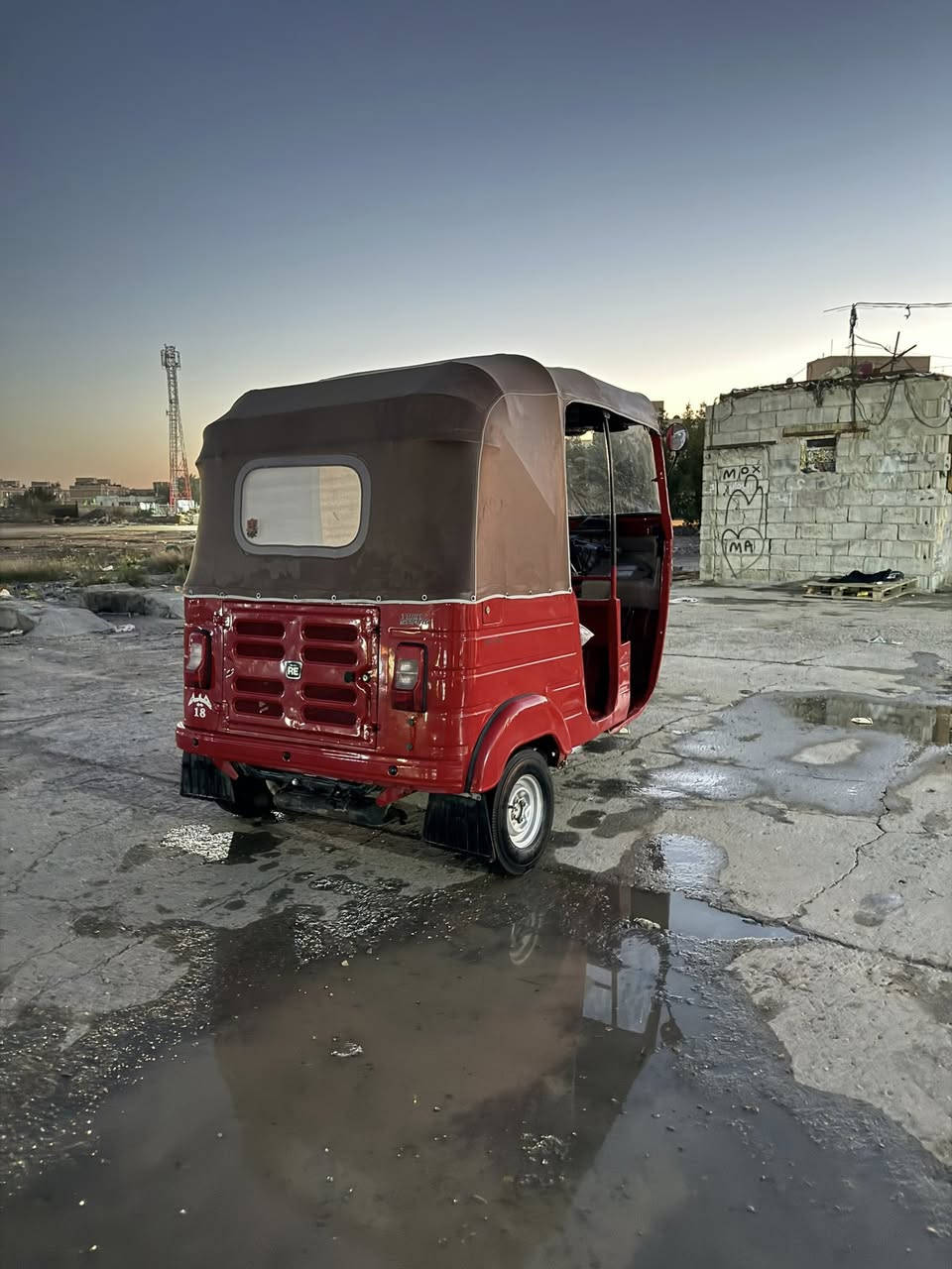 سلام عليكم تكتك موديل ١٨ كفلاه عامه مصبوغه عام جمليه بدون 
ضربه تكتك خير من الله تكتك معمره من صفر من كلشي تكتك اورواق كامله بيه مكينه عشرين
***********
