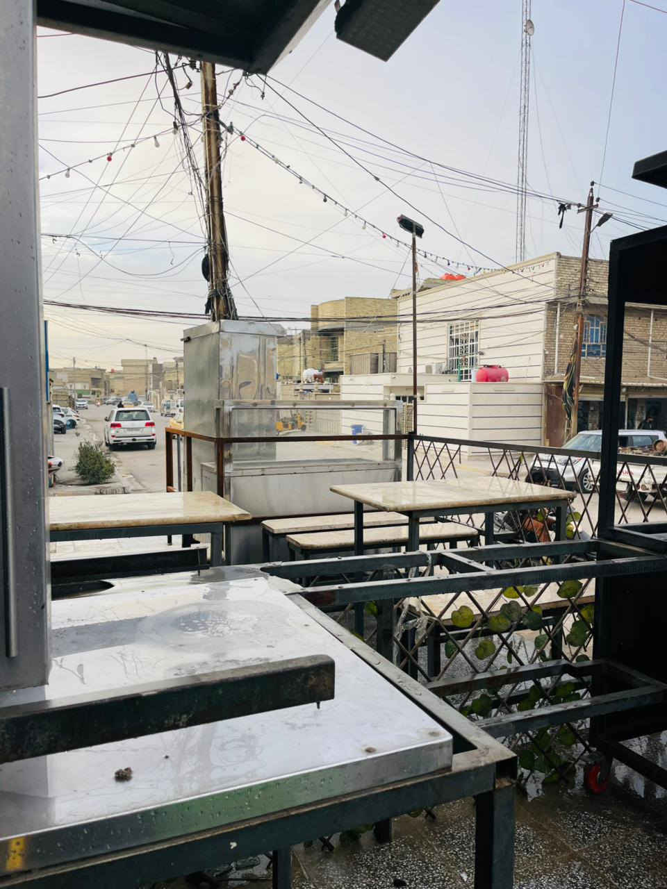 السلام عليكم
***********
مطعم للبيع او شراكه او ايجار 
حي السفير شارع 20 شارع الطاقه موقع ركن من جهة حي الرحمه شارع تجاري
مطعم جاهز للعمل
