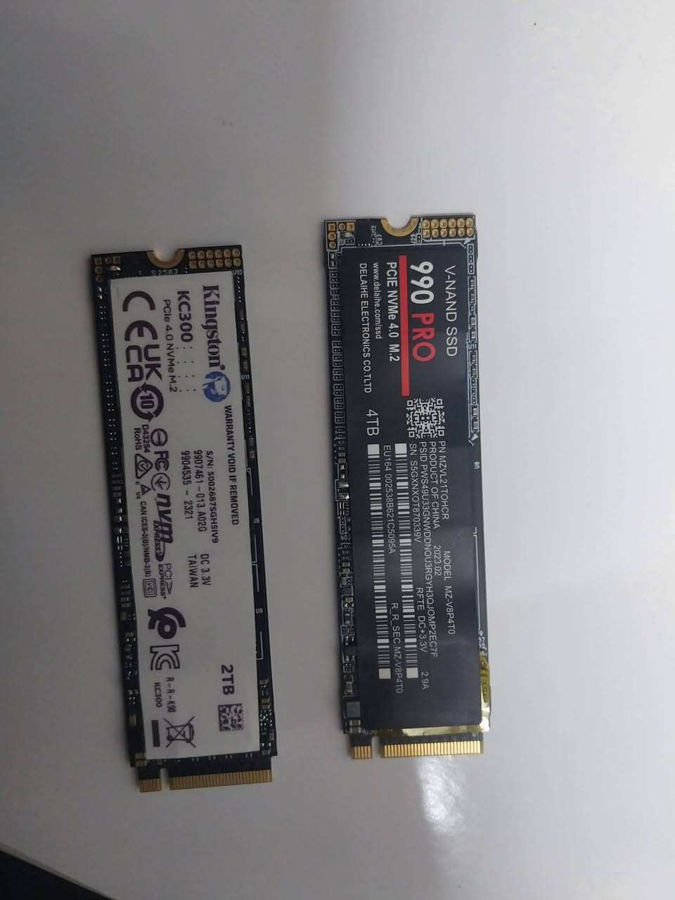 السلام عليكم 
متوفر هاردات m.2 NVMe قطعتين
القطعه ب 130 الف 
Kingston 2TB pcl4 
Samsung 4TB pcl4


**إذا كنت صاحب هذا الإعلان وتريد حذفه لأي سبب، رجاءا أرسل رسالة إلى الدعم الفني**