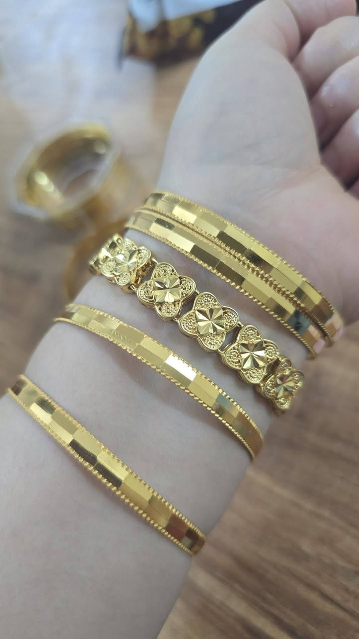 بتوت ذهب بنغالي انطيج بي ضمان فحص يجي الطلب مالتج تفحصي تجيبين كاسه قاصر فلاش عطر وتنكعيهن اذا اتاثر ولو ١ بالميه لا تاخذيهن ودينار واحد لا تنطين  
السعر ٢٥ توصيل ٣ 
الحجز على خاص


**إذا كنت صاحب هذا الإعلان وتريد حذفه لأي سبب، رجاءا أرسل رسالة إلى الدعم الفني**