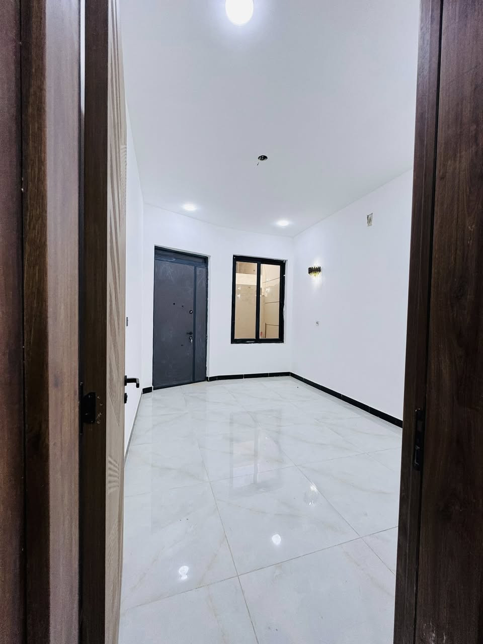 #السلام عليكم
🏠#دار_للبيع   100متر واجهيه 6،25متر نزال 16متر
 بناء طابقين حديث 
يحتوي البيت. ع[3غرف نوم -استقبال -صحيات عدد 2- صالة- ومطبخ] 
البيت شغل درجة اولى مع كامل الخدمات

🔴ملاحضه البيت جاهز للسكن 🔑

⬅️نوع العقار  طابو زراعي سند 25 اقرار محكمه 

⬅️العنوان #بغداد_الدوره_البوعيثه   

⬅️مجمع الحليم

🔴للاستفسار  خاص او الاتصال ع الرقم 

 ☎️***********
☎️***********
