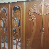 غرفه اخشاب • نضيفه مرتبه • مرايه مكسوره