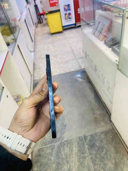 ذاكره 256 وبطاريه     82 جهاز نضيف كلش فقط شاشه بيها فطر وماماثر عل لمس وبي ضمان يومين 

اذا اثر عدك يرجع مامفتوح ابد وبي وصل ضمان وافحص وين ميعجبك 

سعر 375 نهايته 

مكاني كربلاء حي العامل سوق الاخير 

***********
