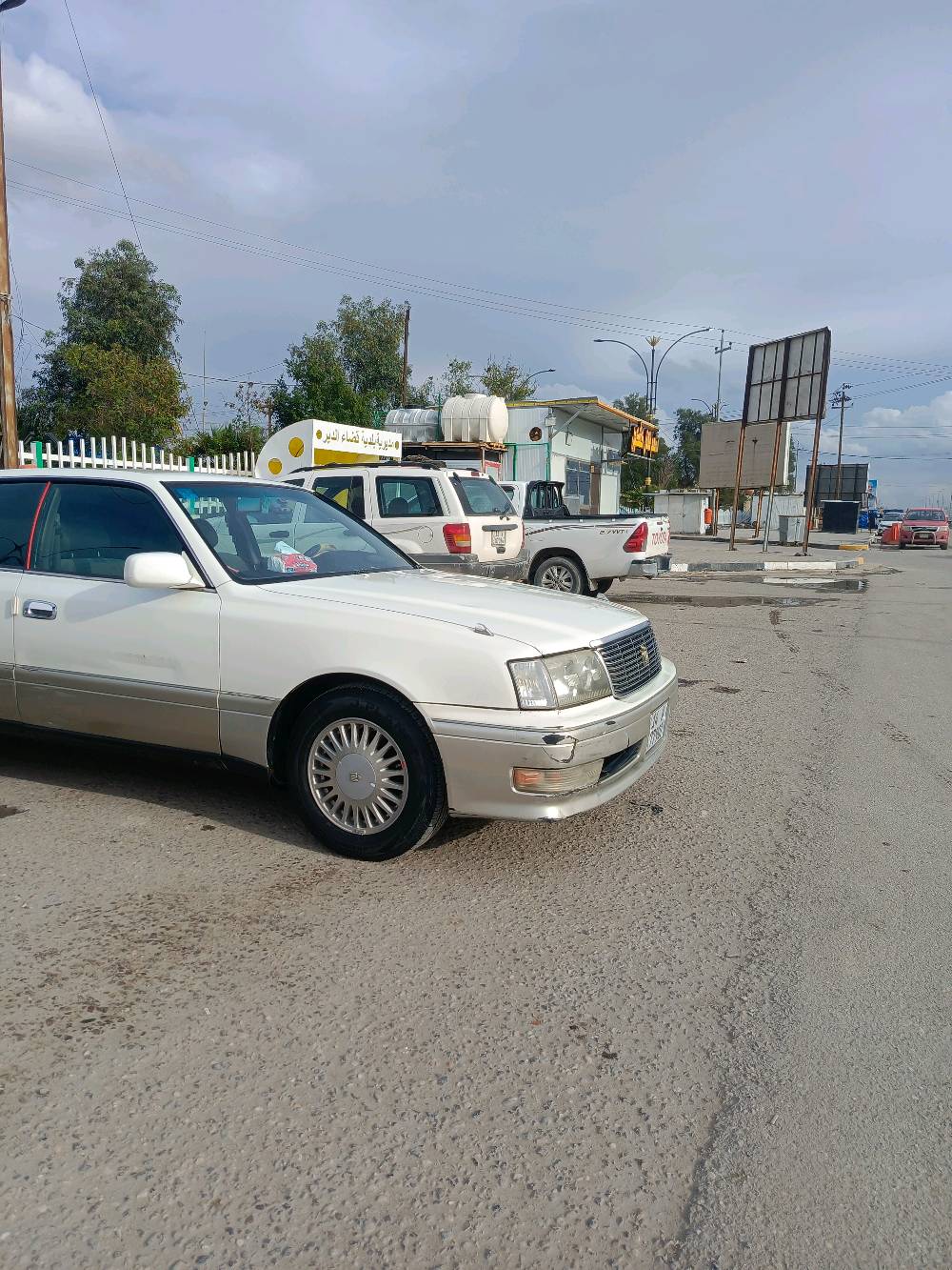 راس الثور فلات موديل 96 رقم بصره دولي باسمي شرط التحويل مكفوله من الكص والنقل والوصوليات كرستال اصل الايت ابو عيون مشط جديد كاردن جديد محرك في في تي 2500 بيها معجون بالباب خلف السائق الإطار مالته البدي 
البصرة قضاء الدير 
90 وبيها مجال