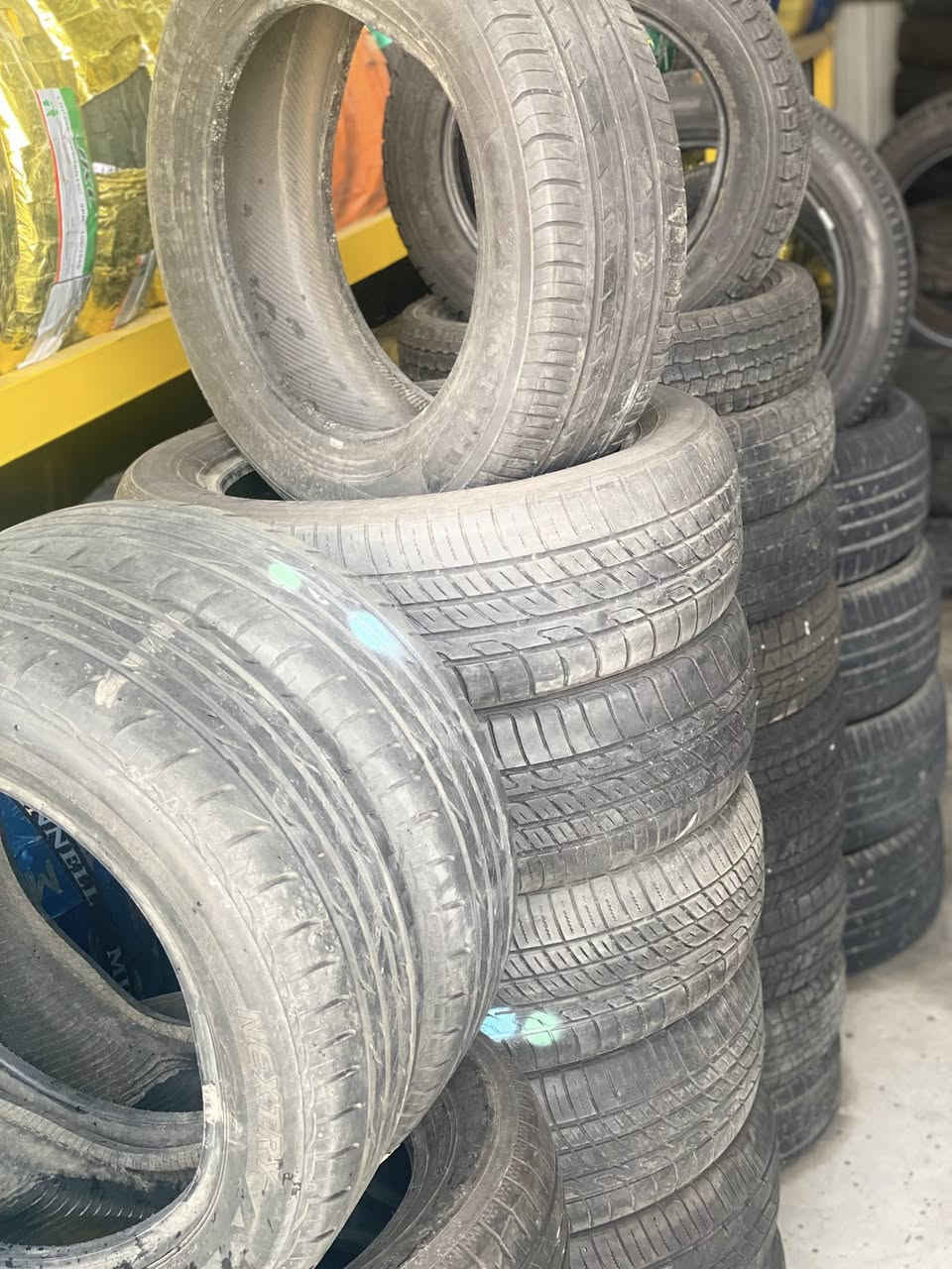 السلام عليكم 
متوفر جميع الويل والويل كب 
متوفر بطاريات كوري كافه الاحجام واسعار جمله 
متوفر اطارات جدد انتاج حديث واسعار جمله 
متوفر تاير باله كافه الاحجام مع الضمان والشد 
متوفر بيع مراوس شراء 
العنوان الشارع العام مدخل عماره السفينه مقابيل حسينه حواس 
الرقم ***********
آحۡــمۭــد
