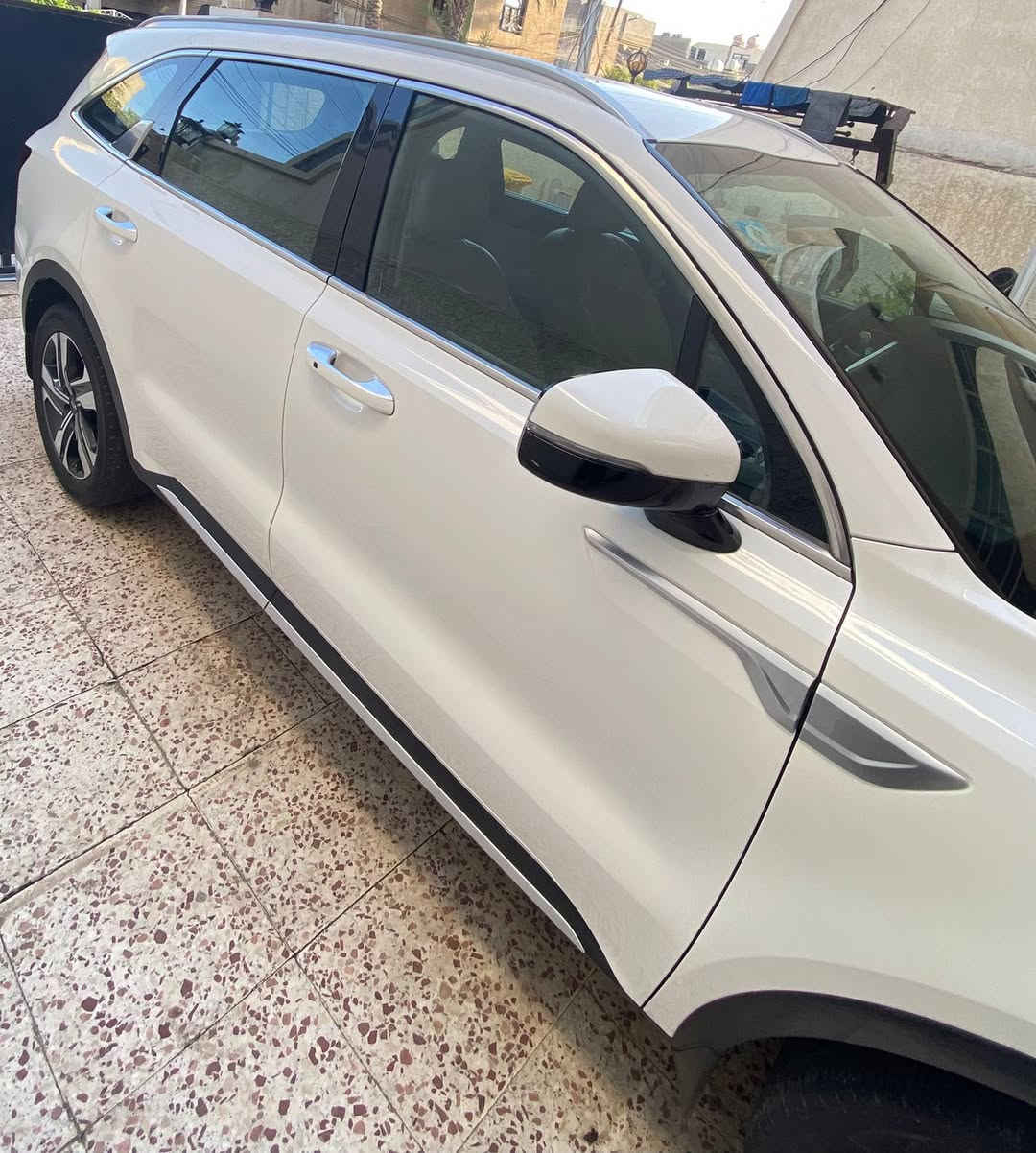 السلام عليكم 
للبيع فقط سورنتو 21 خليجي 7راكب لون ابيض رقم بغداد باسمي v6 مكفوله عدا باب السايق بيه تكحيل بكارت وموجوده بلصور ماشيه 74 
دشبول 7 الوان 
جلد ابيض 
تحكمات ستيرن 
ترحيب وشفط واشاير بلمري 
تشغيل عن بعد 
مكاني بغداد حي العدل 
للاستفسار ***********
رايده 280$
