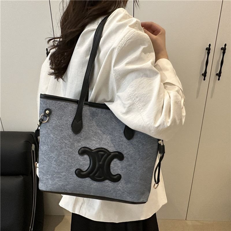 #جديد Zara 💥
حقائب نسائية أنيقة بألوان مميزه 
أسعار مناسبه وكوالتي عالي

متوفر توصيل داخل الصويرة فقط 🚚
للحجز دايركت او واتساب 📤 
*********** 

زورونا ونورونا 💕
📍 الصويرة – حي المعلمين – قرب تنزيلات حمودي
