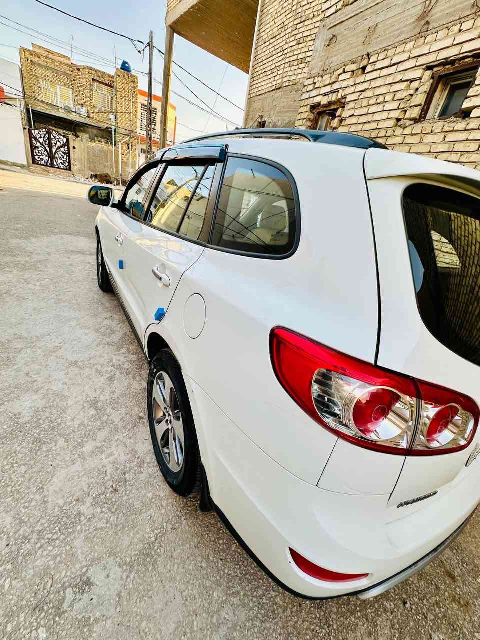 سلام عليكم 
سنتافي ٢٠١٢ كفاله عامه
فول مواصفات 
فتحتة سقف 
اشاير بالمري
تشغيل بصمه 
تخم تاير وحداديه وتبريد 
كامله السياره مابيه نقص 
رقم بغداد مشروع وطني  شرط التحويل 
السعر ١٨٦  ورقه وبي مجال بسيط 
مكانه النجف / المشخاب 
موبايل ***********
