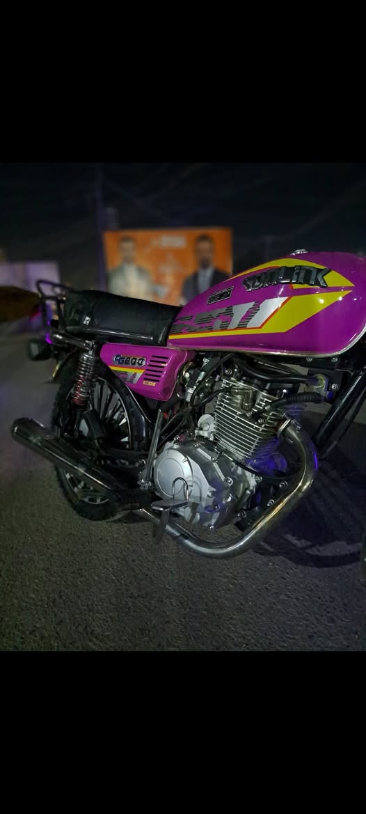 للبيع او مراوس سيفان موديل 25 محرك 200 شاشة عرض فديو مع بلوتوث سماعاتين من الشركه بلاديه.. مكاني بعقوبه كاطون الرازي يم الجسر وهذا رقمي او راسلني خاص نتفق على السعر وتدلل..***********..🤍🤲🏻
