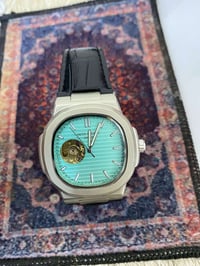 الجنطه والي بيها كله 10 ساعات نوادر وبيهم صنع يدوي سعر الجنطه مع 10 سا...