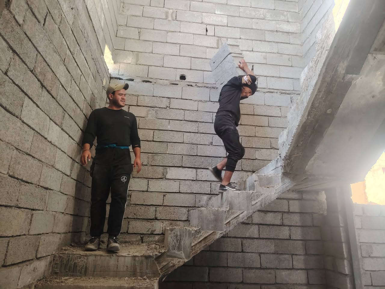 السلام عليكم شغلنا ليل ونهار برمضان يوجد كادر عمل جاهز  تصعيد مواد  / تنضيف بيوت  / تفليش  / تكشيط  / دفن نهري  / شقلنه ليل ونهار  / وماعليك بكلشي تاخذ شقل جاهز مني  / ومعداتنه جاهز وسياره تجيك للبيت ماعليك بس تصال على رقم/  ، ***********
