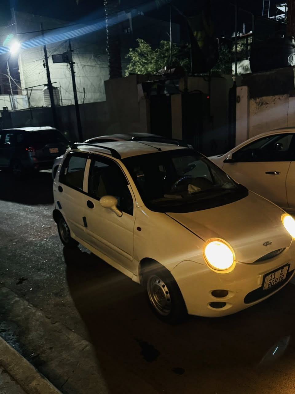 السلام عليكم ، كيو كيو للبيع موديل ٢٠١٣ رقم بغداد بأسمي تحويل ثاني يوم ماشية (٦٦) الف مكينة مكفولة جديدة ممفتوحة كير اوتماتيك على الفحص تبريد ثلج سيارة بدون صبغ فقط بارد بالبنيد داخل السيارة جديد دوشمة كشنات كاعيات تخم تاير جديد دبل مروحة جام يتقفل ويا السويج سنتر لوك كامل سيارة كاملة وجاهزة سعرها ٣٣ وبيها مجال حك الجية مكانها بغداد الدورة 
***********
اتصال + واتساب
