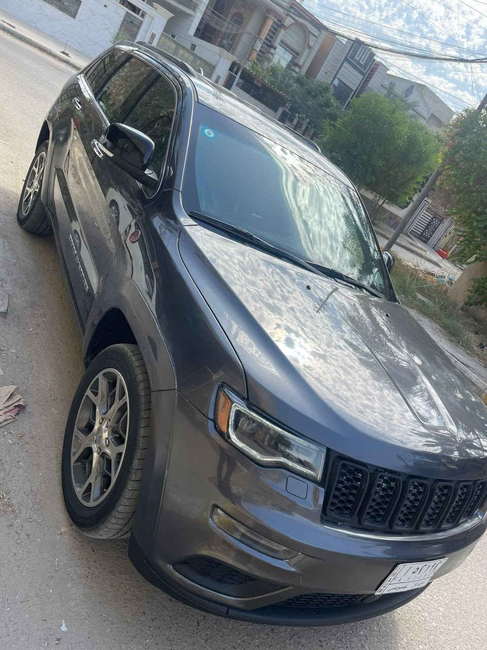 🚙 للمراوس بتاهو| جيب شيروكي ليمتد 2017

✔️ الموديل: 2017
✔️ الفئة: ليمتد (Limited) – فل أوبشن
✔️ المحرك: 3.6 لتر V6 Pentastar بقوة 295 حصان
✔️ ناقل الحركة: أوتوماتيك 8 سرعات
✔️ نظام الدفع: دبل (4×4)
✔️ مقاعد جلد فاخر مع تدفئة
✔️ مقاعد كهربائية مع حفظ وضعية السائق
✔️ شاشة لمس مع كاميرا خلفية
✔️ فتحة سقف بانوراما
✔️ تشغيل بصمة وستارت عن بُعد
✔️ حساسات أمامية وخلفية
✔️ مثبت سرعة
✔️ دخول ذكي بدون مفتاح
✔️ جنوط ألمنيوم 20 إنش
✔️ مكيف أوتوماتيك ثنائي التحكم

🔥 سيارة نظيفة ومواصفاتها عالية، جاهزة للاستخدام.


**إذا كنت صاحب هذا الإعلان وتريد حذفه لأي سبب، رجاءا أرسل رسالة إلى الدعم الفني**