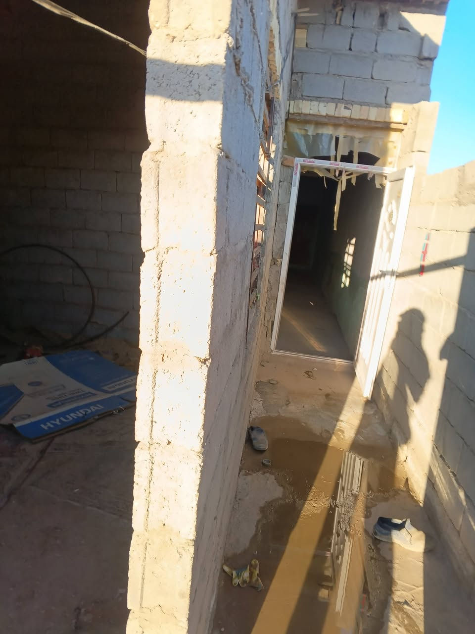 سلام عليكم ورحمه الله وبركاته بيت للبيع المساحه 100متر مكانه كربلاء المقدسة كنطرت السلام عبر الحولي مكانه امان وقريب علا دار الايتام والمستوصف ومدارس قريبه  السعر 17مليون وبي مجال الطيبين رقم الموبايل ***********
