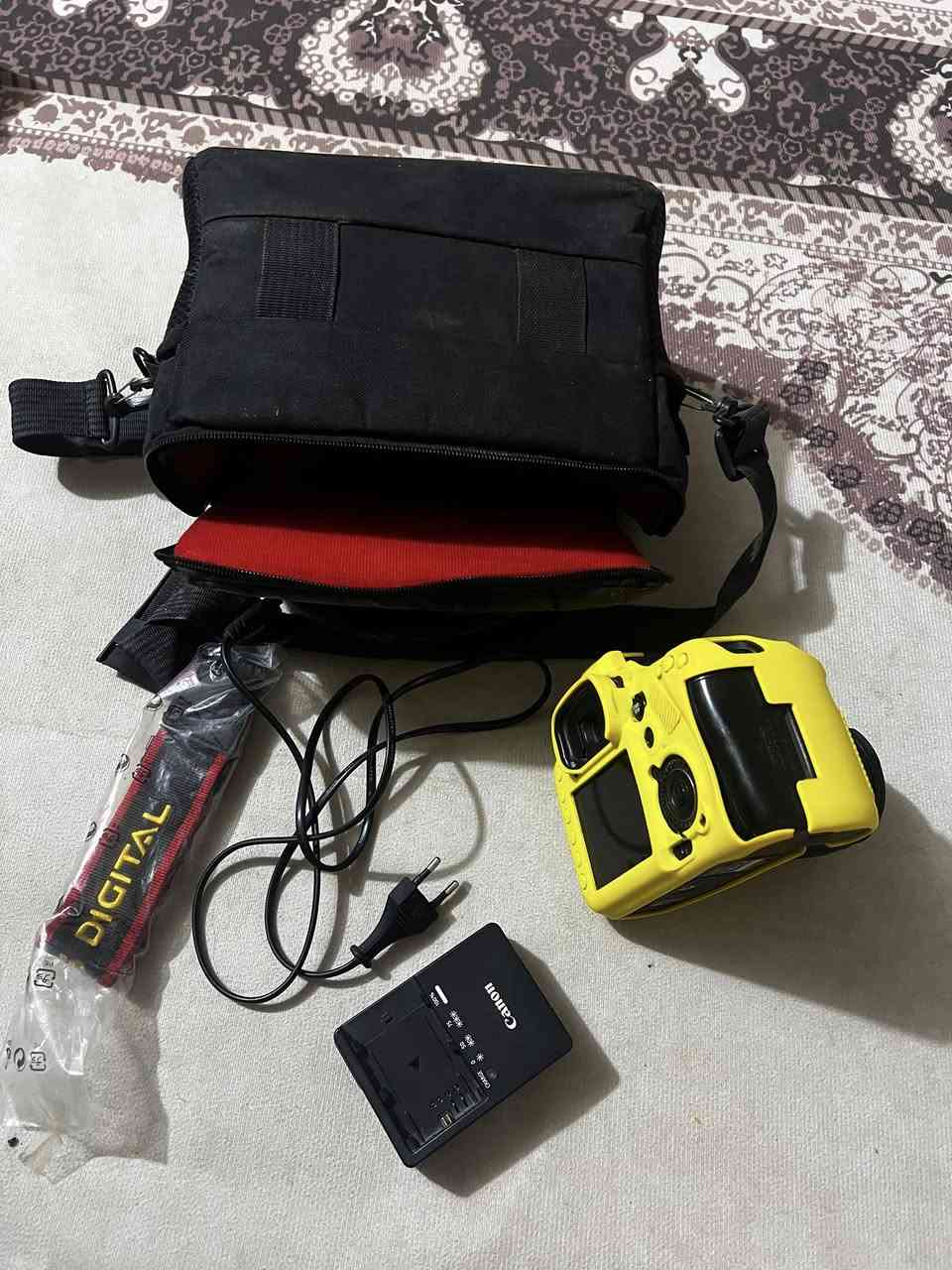 كانون 7D
شترها 11 الف
ملحقاته جنطه حزام شاحنه بطارية

وعدسه 18-55 بيها خلل العدسه مصفي وحده اله بيدك 

سعرها 300 بيها مجال 

مكاني با
بل توصيل عندي


**إذا كنت صاحب هذا الإعلان وتريد حذفه لأي سبب، رجاءا أرسل رسالة إلى الدعم الفني**