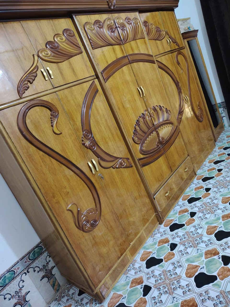 يوجد غرفه اخشاب جديده للبيع البكان قضاء على الغربي الشراي يتصل على الرقم***********
