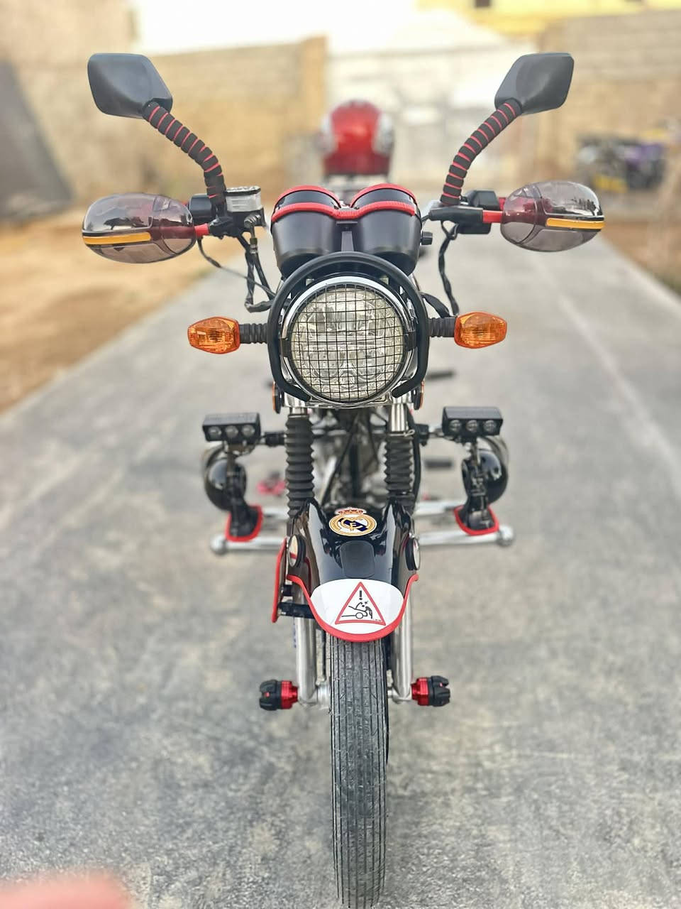 السلام عليكم
موطور هايوشه 24 علا وضع الشركه فول نضافه جلخ مابي شرط كماليات فول 
جادر خوذه بصمات سويجات 
اوراق بدون كمرك.                                سعره مليون و50
يرهم مراوس ويرهم بيع 
مكاني القائم حصيبه علا حدود. سوريا 
رقمي ***********
ومتواجد خاص
ادمن 🫶
