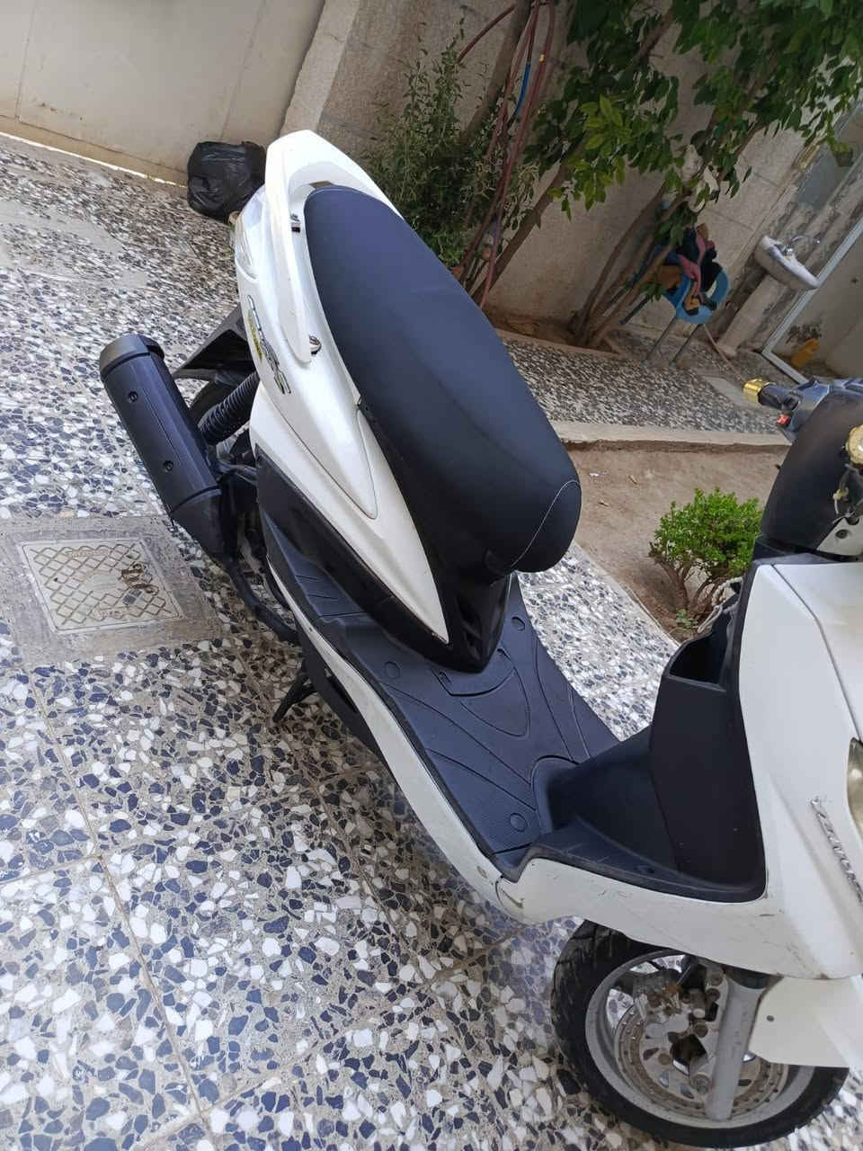 دراجة سكنس فحل ياباني نوزل خطين دراجة كفالة عامة اي نقص ما بيها نكرة سلف هندر بكل وقت محركها بلادي مكفول ناعم شلعة ومعدل يخبل كفراتها بلاديات كهربائيات كلها كاملة قفل جنطة استيرن سعرها 700وبيها مجال بسيط مكاني الشعلة ***********
