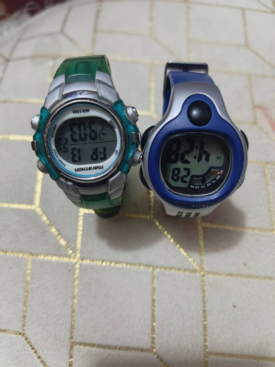 ساعات اكتروني قطعتين 13 وميل قطعه ع 9 ساعات كله شغاله ونضيفه


**إذا كنت صاحب هذا الإعلان وتريد حذفه لأي سبب، رجاءا أرسل رسالة إلى الدعم الفني**