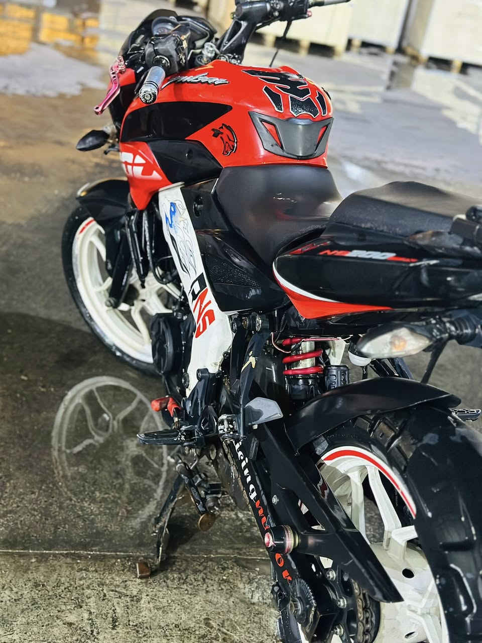 دراجة بولسر Ns200 موديل 21/مرقمه بغداد سنويه بسمي💁ملاحضه ‼️الدراجه كايمه بيه بوشه وبستم ما عندي مجال اسويه لان ملتزم بشغل الي يريده ينزل سعر او يراسلني خاص يكتبلي سعر


**إذا كنت صاحب هذا الإعلان وتريد حذفه لأي سبب، رجاءا أرسل رسالة إلى الدعم الفني**
