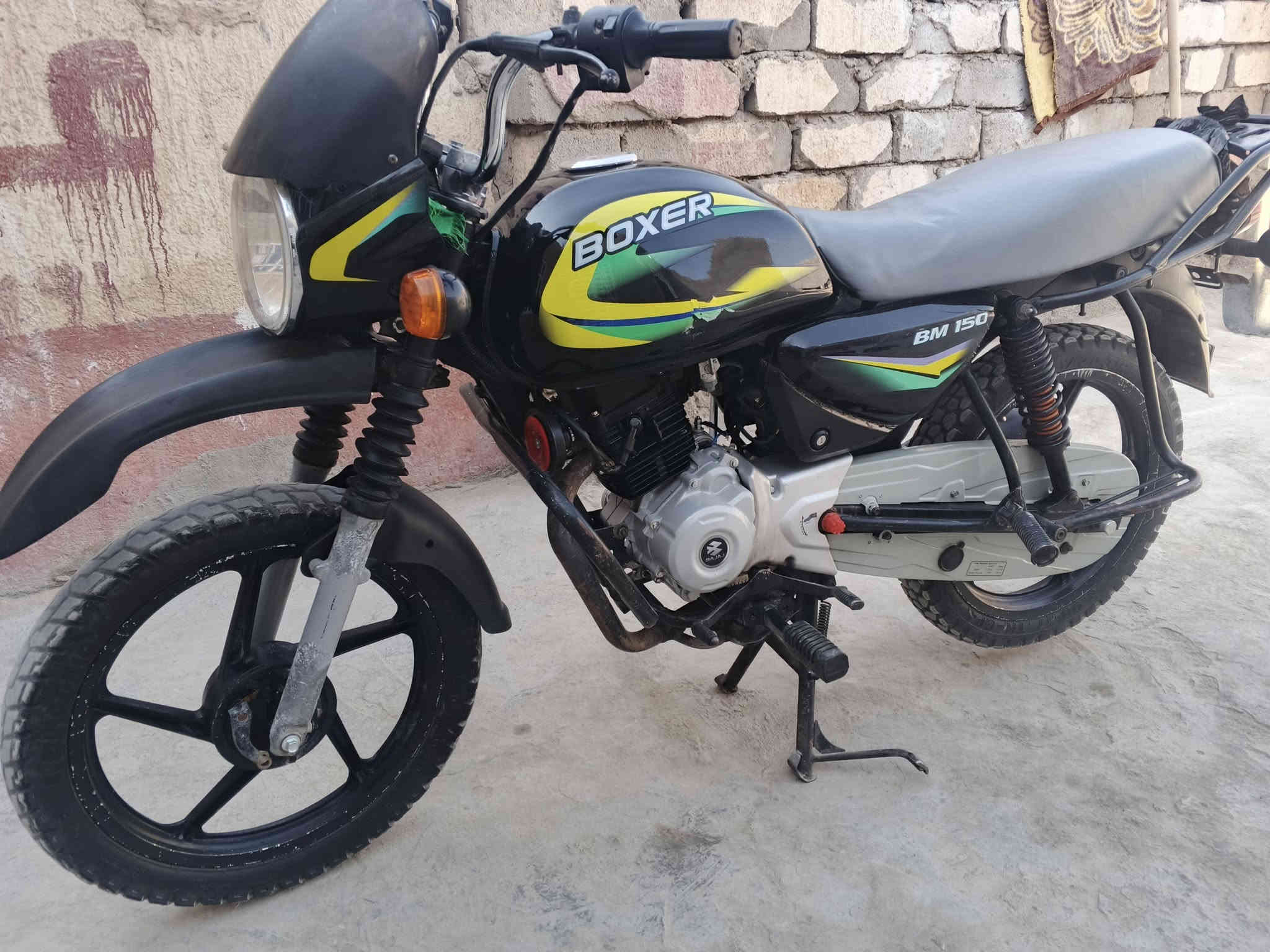 يالله 
سلام عليكم 
دراجه بوكسر دراجه نضيفه كلش انضف من الصوره شاصي 18 والباقي 25 اوراق اصوليه دراجه مكفوله من كلشي 
مكينه 25 بعدها ما ماشيه 20 كيلو 
السعر 1350وبيها مجال بسيط
خاص + *********** مكاني قضاء الدوايه
