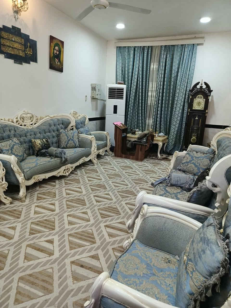 السلام عليكم تخم للبيع نضيف كلش مشترينه ب مليونين و٦٠٠ يردونه ب مليون و٦٠٠بي مجال بسيط المكان ديوانيه حي الجامعه للاستفسار الاتصال على الرقم *********** بي واتساب
