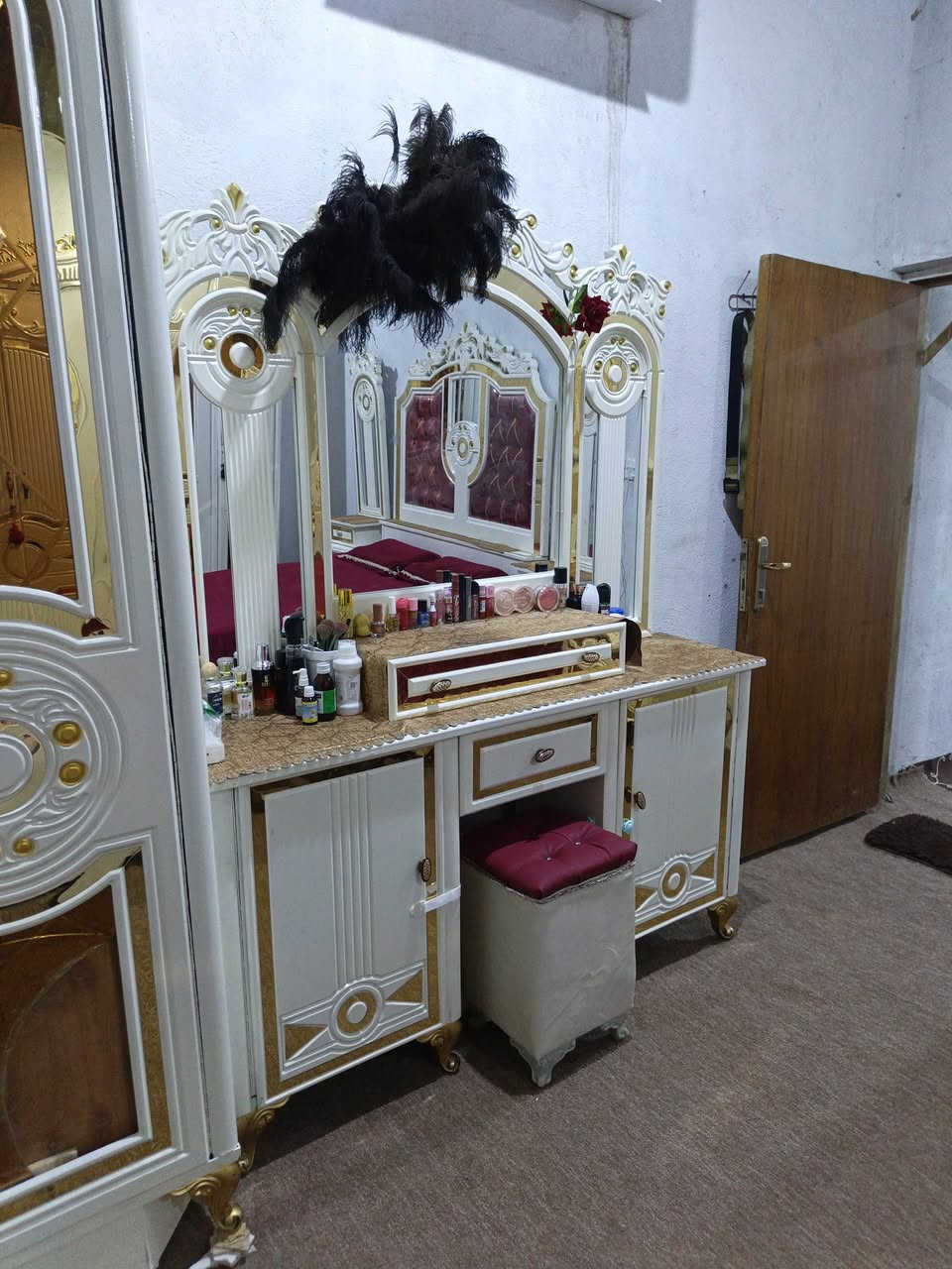 غرفه نوم للبيع اخت الجديده غرفه عراقيه تصميم تركي 
نوع الخشب صاج عراقي من نوع ثقيل 
تتكون غرفه من 8 قطع 
طول كنتور ٣×2 
يتكون كنتور من 8 بال + ملحق كبير 
عنوان بصره ابو الخصيب ***********
سعر 1,700 مليون  وسبعميه
