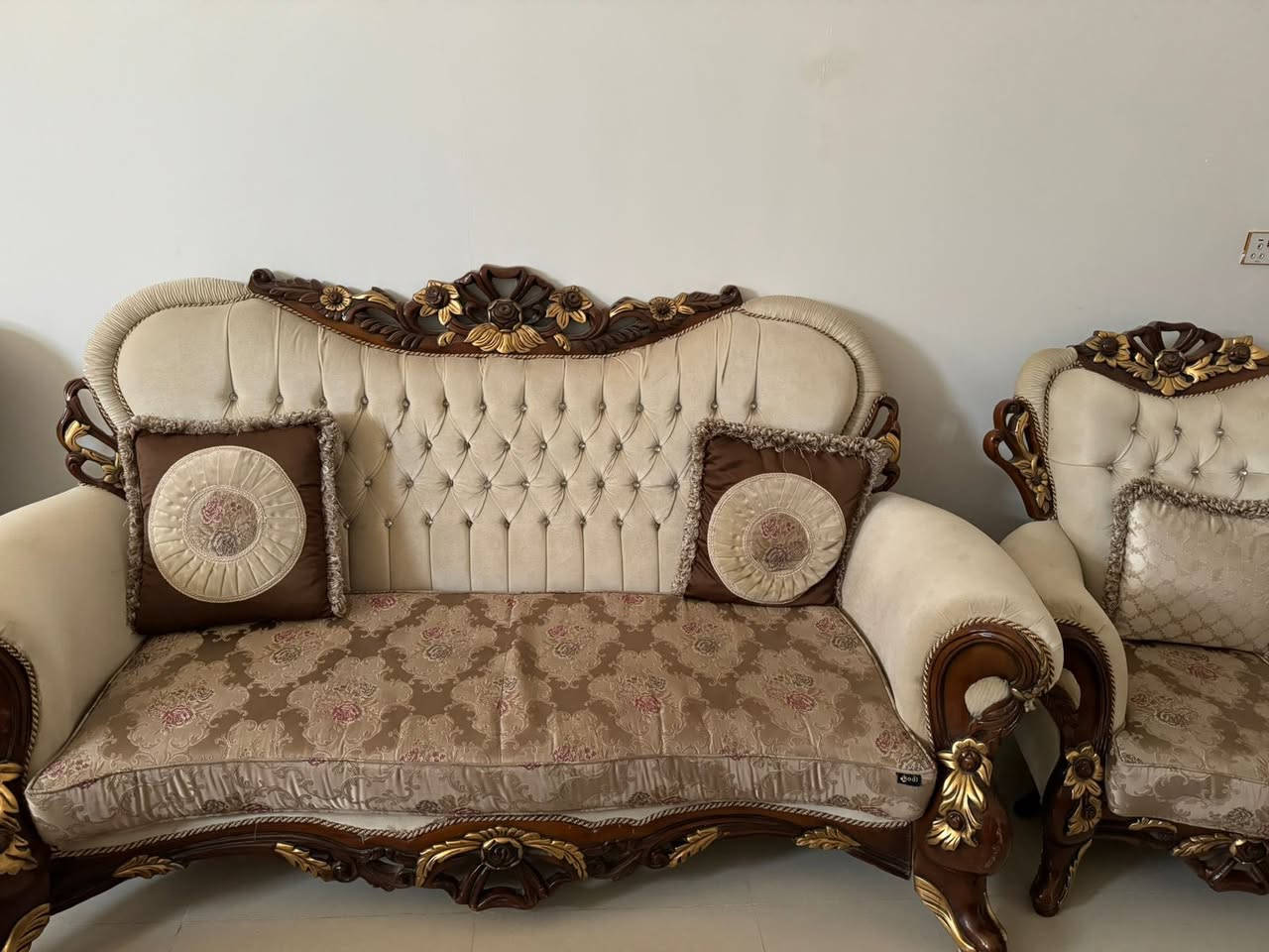 تخم ١٠ نفرات خشب ثقيل ، مقاعد و ارضيات التخم متحركة وتحتوي سحاب لسهولة الغسل ، مع طبلة وسطية مربعة ثقيلة قيمته ٥ مليون و سعر البيع مليون واحد فقط وبي مجال بسيط 
الموقع النجف


**إذا كنت صاحب هذا الإعلان وتريد حذفه لأي سبب، رجاءا أرسل رسالة إلى الدعم الفني**