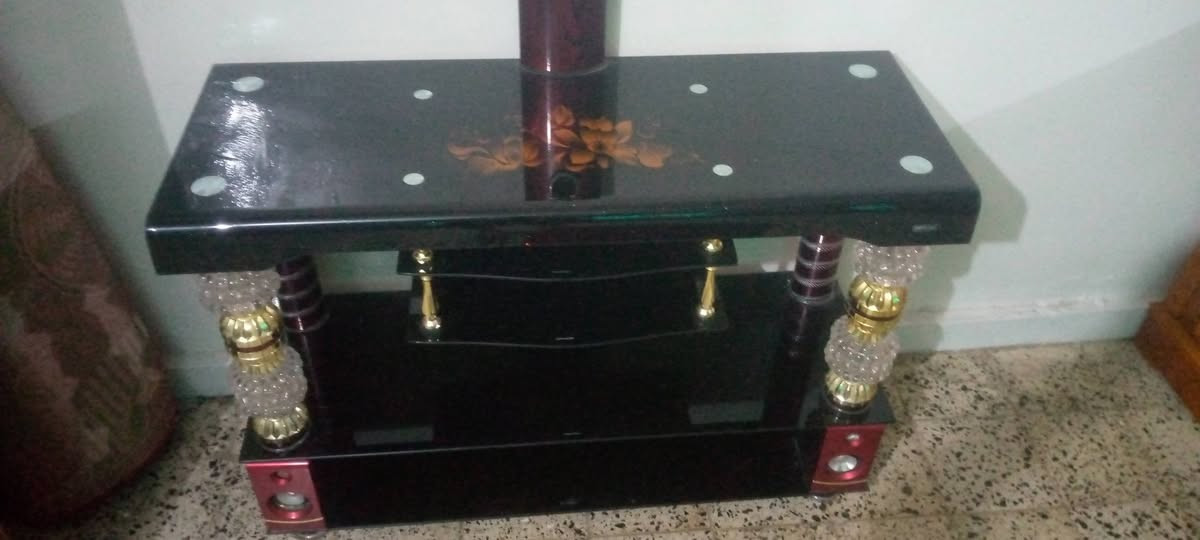 مكلف بل نشر. 4طبلات كزاز نظيفات . وميز كزاز مال بلازمه.
قيم .وأخذ بلي يرضي الله. 
***********
توصيل ماكو . 👍
