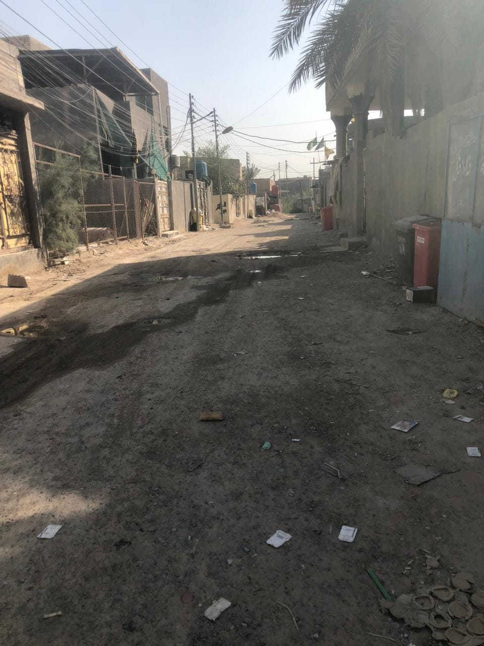 دار مساحته 200 م غرفتين  وديوانيه ومطبخ حار بارد وصحيات داخليه وخارجيه و كراج يبعد عن شارع الرئيسي الاربع سايدات 80 متر وعن شارع الكباسي الوسطى  40 متر  بسعر 150 مليون وبي مجال عنوان بدايه شارع الكباسي للاستفسار الاتصال على الرقم *********** او على واتساب
