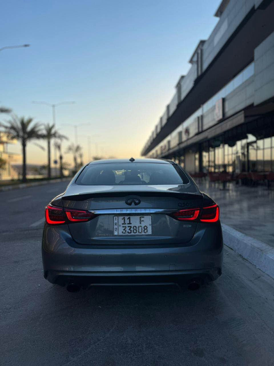 للبيع إنفينيتي Q50 فئة S (Sport) موديل 2018، وارد أمريكي.

• المحرك: 6 سلندر سعة 3.0 لتر Twin Turbo، محرك جبار يجمع بين القوة والاقتصادية.
• نظام التبريد (Upgraded): تم تنصيب Intercooler بحجم أكبر مع إضافات تبريد خاصة للـ Gear & Turbo، لضمان استقرار حرارة المحرك والناقل حتى في أقسى الظروف (مثالية لجونا).
• الفرامل: نظام كبح Akebono الأصلي (4 مكابس أمامية)، أداء رياضي بحت يتفوق على الأنظمة العادية.
نظافة البدن (الصبغ):
• السيارة وارد أمريكي، حادثها بسيط جداً (جاملغ أمامي فقط).
• تم تبديل الجاملغ بقطعة أصلية نفس اللون (بدون صبغ)، البدي بحالة الوكالة 
الصيانة والإدامة (جاهزية تامة):
السيارة مسويلها إدامة شاملة "تصفية لاخر حبة" وتشمل:
• منظومة الوقود: تنظيف نوزلات وإدامة الثروتلات.
• الاحتراق: بلكات أصلية جديدة مع فحص وإدامة المجاول.
• المحرك: إدامة الـ "ولف" (Valve) لضمان أعلى كفاءة احتراق وهدوء بالمحرك.
• السيارة صافية 100%، بدون أي لايتات تحذيرية أو مشاكل ميكانيكية.
المواصفات الداخلية والجمالية:
• كراسي جلد رياضية (Sport Seats) مع تحكم كهربائي.
• شاشات لمس مزدوجة ونظام ملاحة.
• حساسات أمامية وخلفية مع كاميرا.
• فتحة سقف، بصمة تشغيل، ونظام صوتي مميز.
السيارة للمشتري اللي يدور "نظافة وأداء"، ماشية [30.000] ميل.
السعر: [165]
للتواصل والاستفسار: [***********] بغداد, العراق
