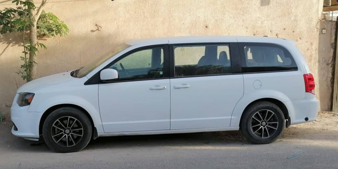 السلام عليكم
دوج كرفان موديل 2019
فئه GT اعلى فئه بل دوج 
لون ابيض 
رقم بابل باسمي
منضومه غاز جديده انسى صرف البانزين
داخل جلد لون أسود 
الاتصال على هذا الرقم
السعر 190 وبيها مجال 
مكان كربلاء 
الاتصال على هذا الرقم 
***********
***********
