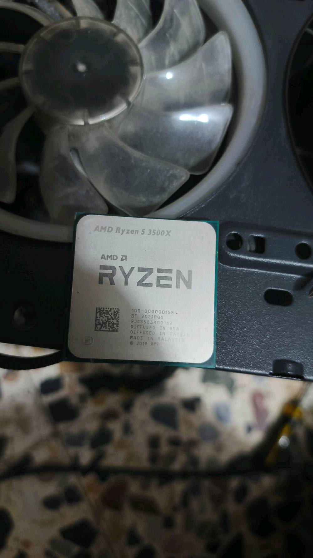 معالج للبيع Ryzen 5 3500x 
مع ضمان فحص
استعمال قليل 
سبب البيع: أريد اطور
السعر : 80 الف دينار عراقي (بيه مجال بسيط)
العنوان : بغداد - الدوره - أبو دشير
للتواصل واتساب: ***********