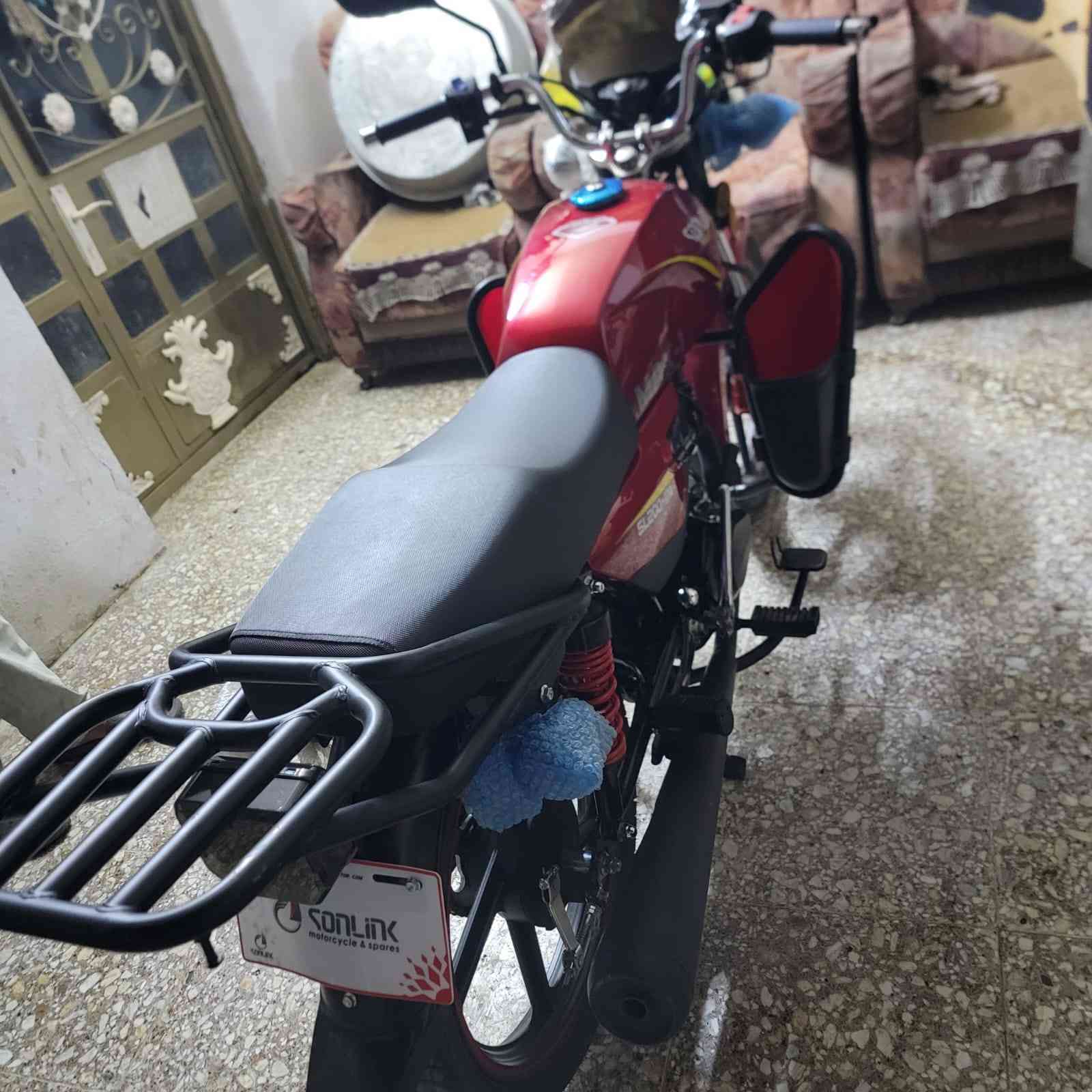 سلام عليكم 
سونك ماكس 1
محرك 200
مكفولة كفاله عامه من تاير للتاير 
صارلة ٢٥ نازلة 
نزلته ب 1100
دراجه بجيس بعده 
لتخابرني شبيه مابيه كلشي مابيه علة وضع شركه 
سعره 850قفل قفل قفل 
بغداد زعفرانيه 
***********
