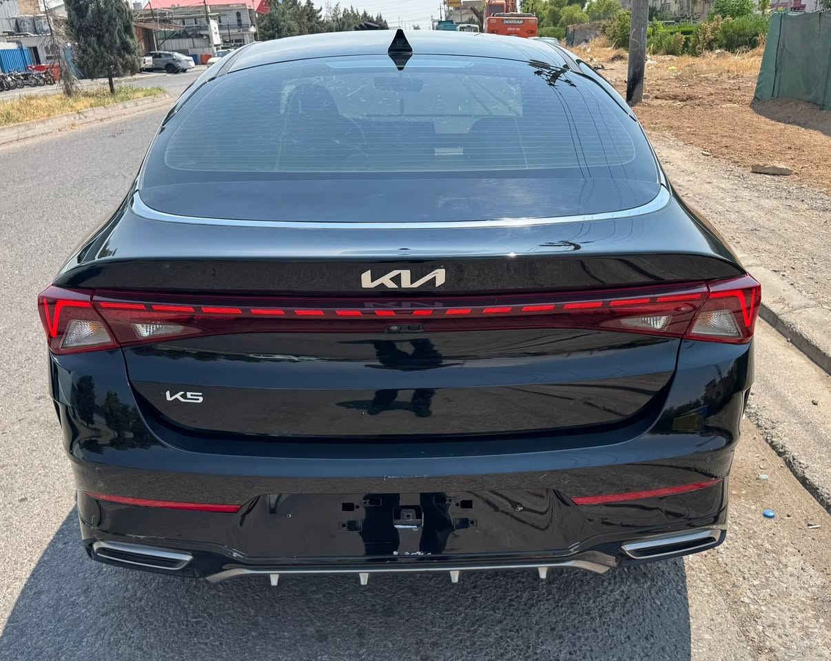 ‏K5  كي فايف  خليجي  موديل ( 2023 )
فول مواصفات

بدون بانوراما

اعلى  فئه بالمواصفات 

محرك ( 2000 ) دوش المرغوب 

كير اي تي المرغوب 

قطعتين صبغ 

ماشية ٢٨ الف كيلو

بكان اربيل

السعر 16500

 اي استفسار واتس موجود  

***********
