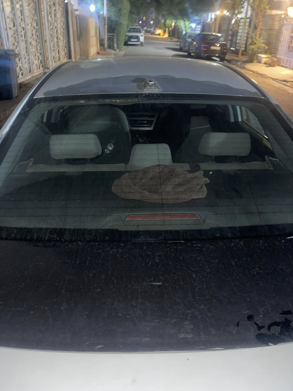 سلام عليكم سوناته 17سياره خير من الله ضربته من امريكه بابين مبدلات بدون صبغ وجاملغ الخلفي مصلح بدون دواخل وسياره محوالبه بس البنيد عنوان بغداد الاستفسار ***********
