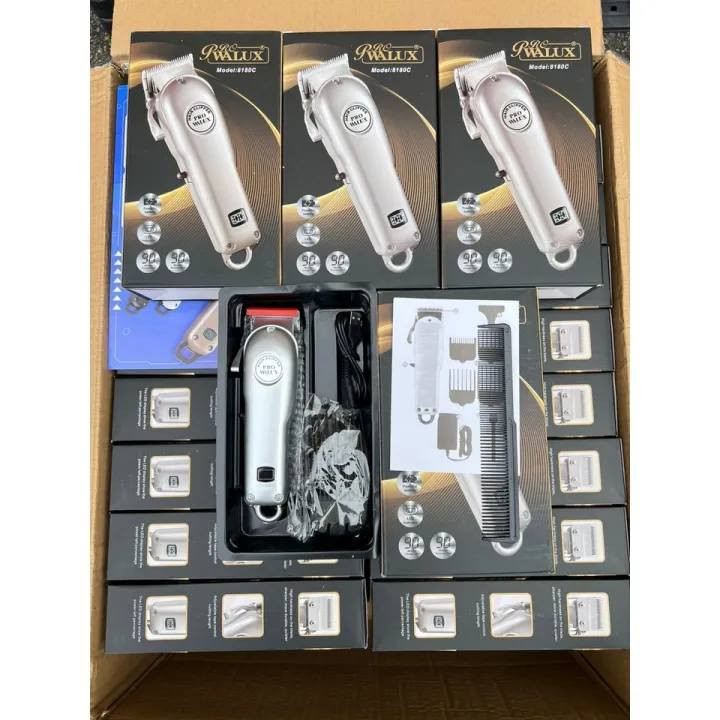 هذه ماكينة حلاقة شعر احترافية لاسلكية من طراز Walux 8180C. 
تتميز بنصل جراحي وشفرات فولاذية عالية الكربون مصممة للقوة والمتانة.
يمكن استخدامها مع أو بدون سلك.
تأتي مع 3 أمشاط مرفقة.
مصممة للتقطيع الدقيق وتلاشي فروة الرأس.
العنوان ميسان شارع نعمة الريفي مقابل توت فريش 
اسم المحل 👇 
برمجيات حقي 
يوجد لدينا خدمة توصيل 
*********** واتساب
