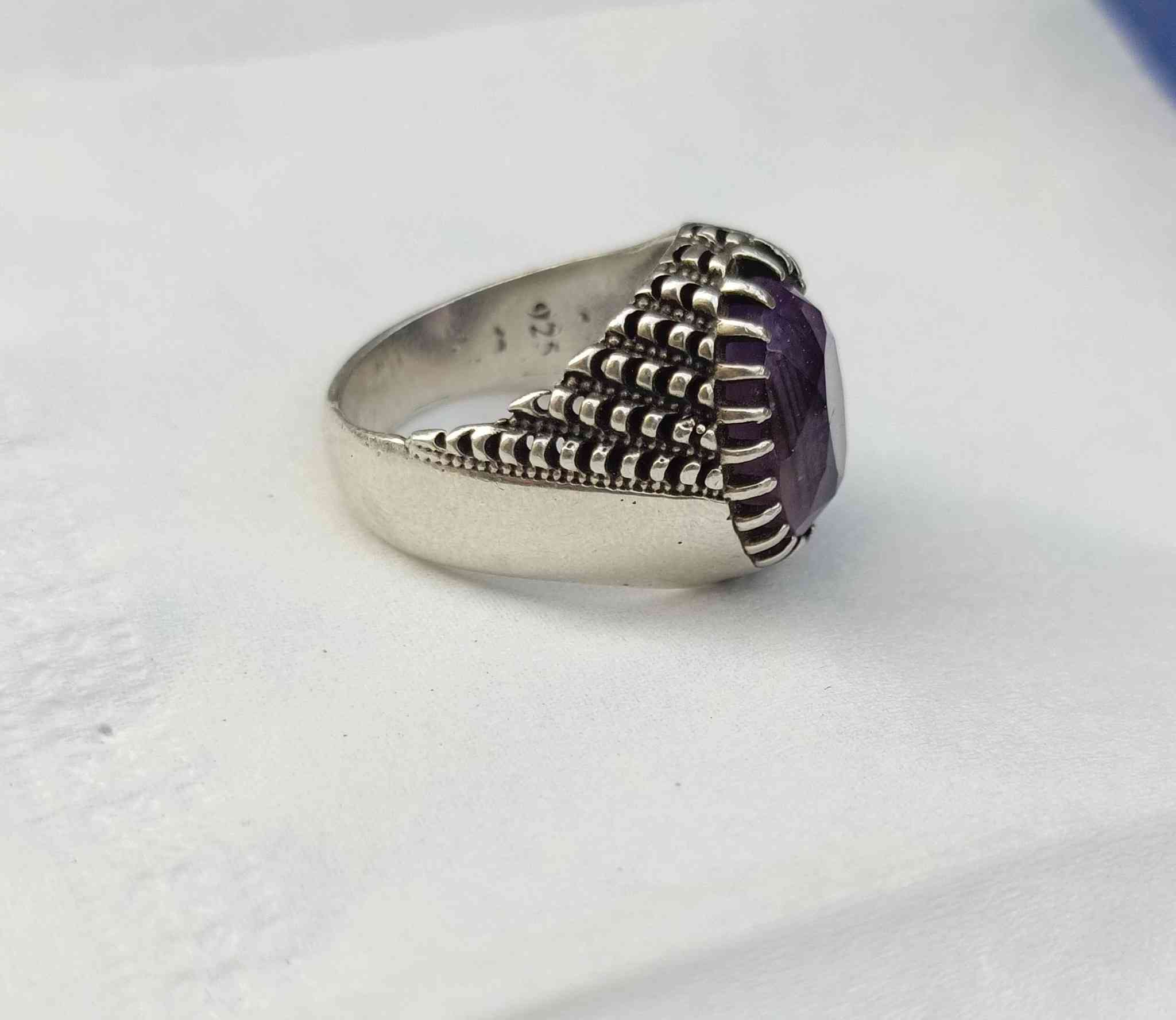 السلام عليــكم
خاتم جمشت افريقي طبيعي صياغه جميله تحفه فضه
السعر( 60الف)  قياس يلبس  ( 20ــــ19 )

بدون إحراج توصيل ماكو 

مكاني  بغداد مدينه الصدر


**إذا كنت صاحب هذا الإعلان وتريد حذفه لأي سبب، رجاءا أرسل رسالة إلى الدعم الفني**