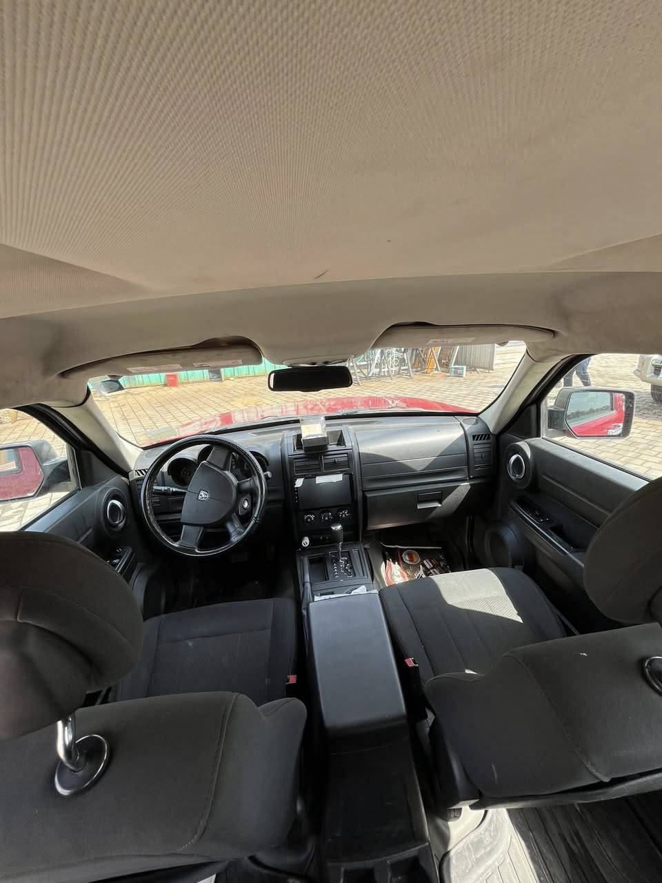 دوج نترو 2011 سعر 11000$
مكينة 6 سلندر 
سيارة جاهزة بيها شخوط بل دعامية 
ماشية 90 الف كل حادث ما بيها صبغ شركة 
بسمي ***********
